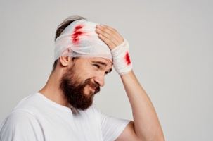 Cómo presentar una demanda por lesiones en la cara