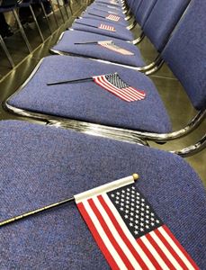 Preparativos antes de la ceremonia de ciudadanía en USA